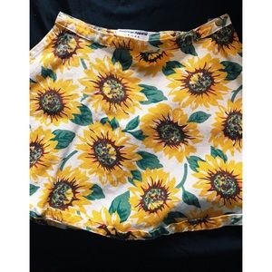 American Apparel Sunflower Skirt 🌻